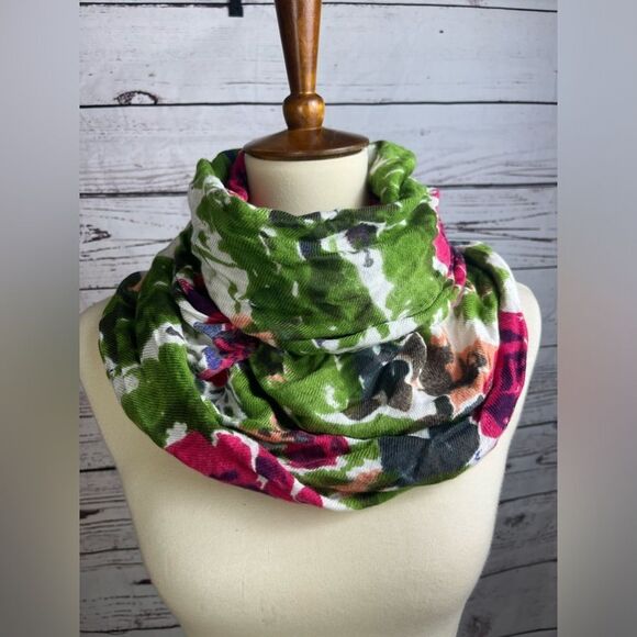 Beautiful Rose Scarf - Picture 4 of 8